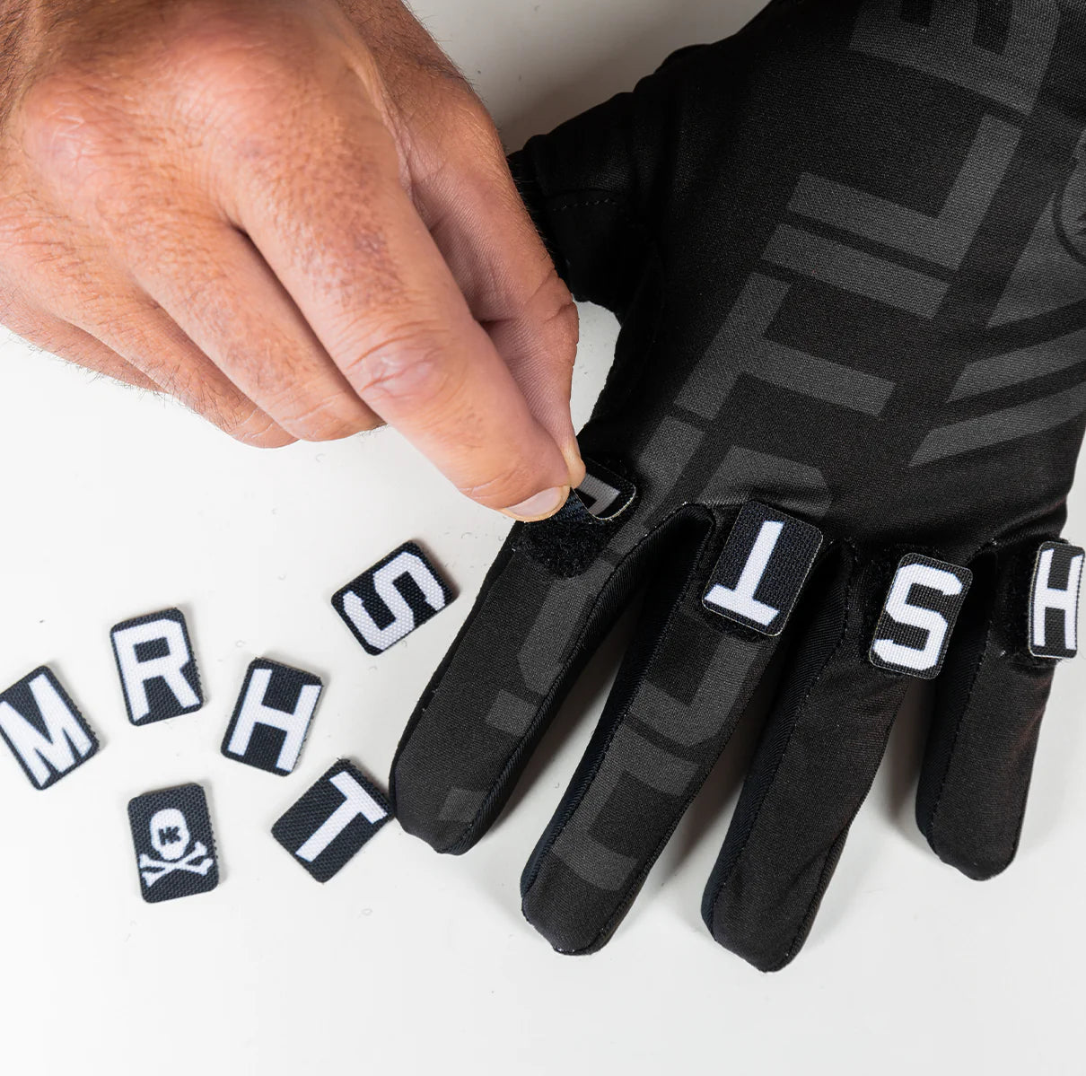 FREELINE KNUCKLEZ GLOVE - BLACKOUT