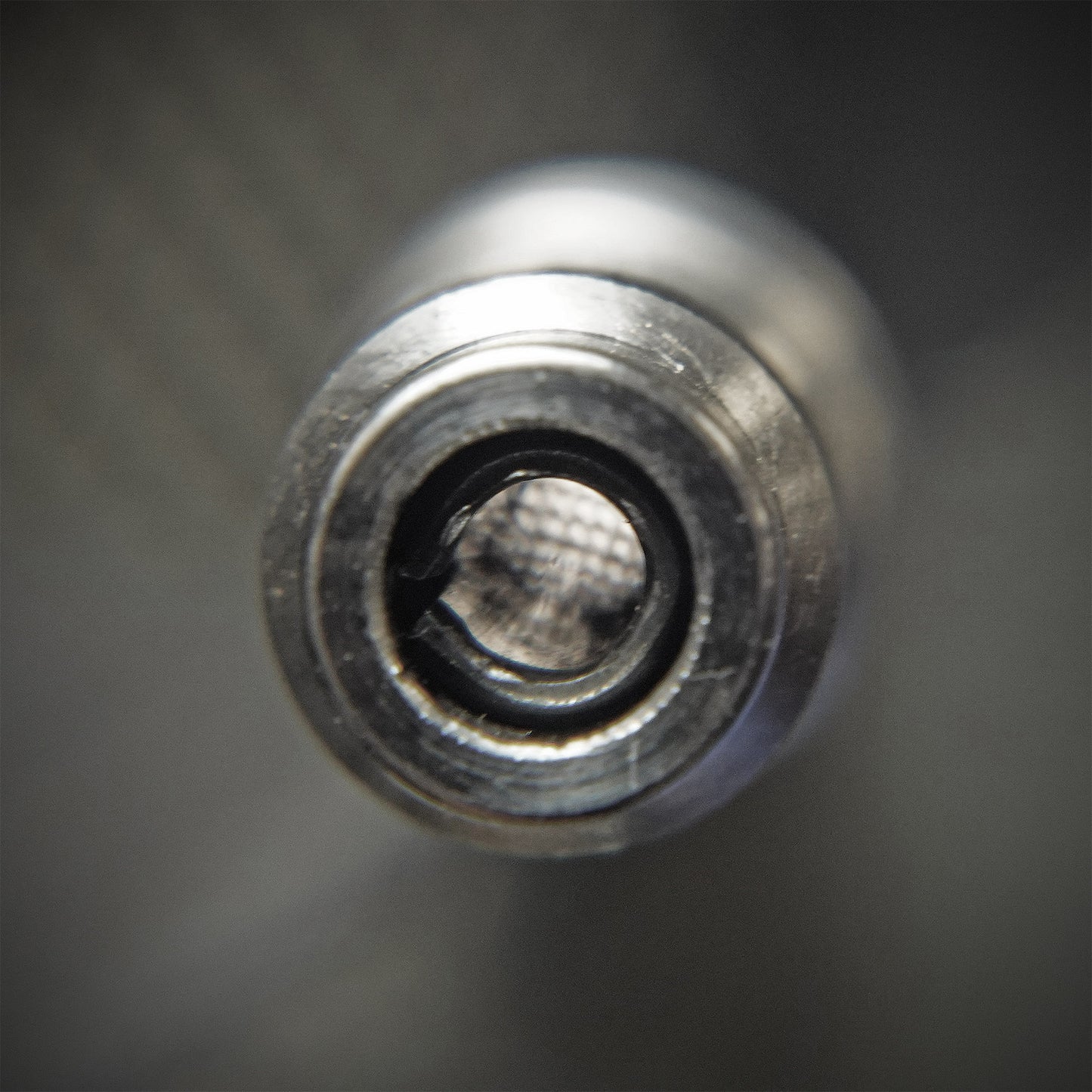 Wolverine replacement grip line with integrated filter