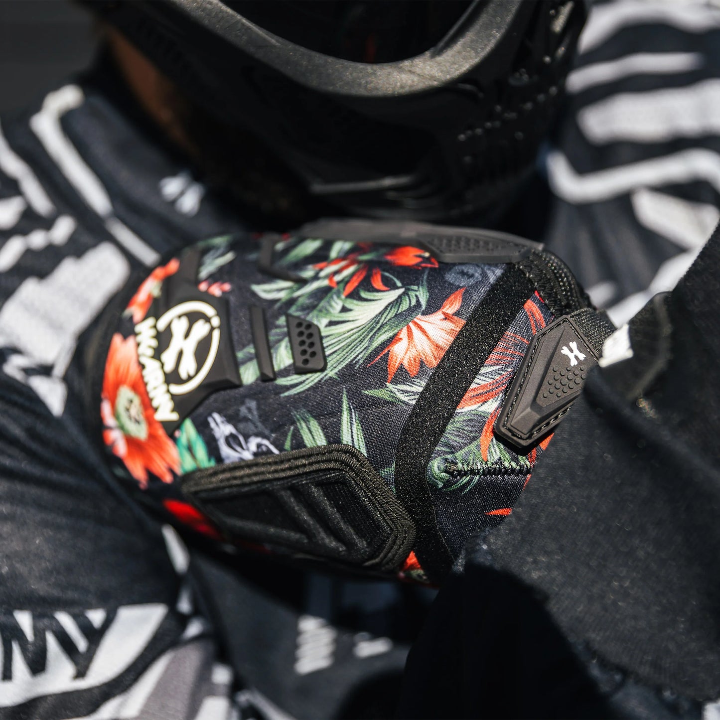 HARDLINE ARMORED TANK COVER - TROPICAL SKULL