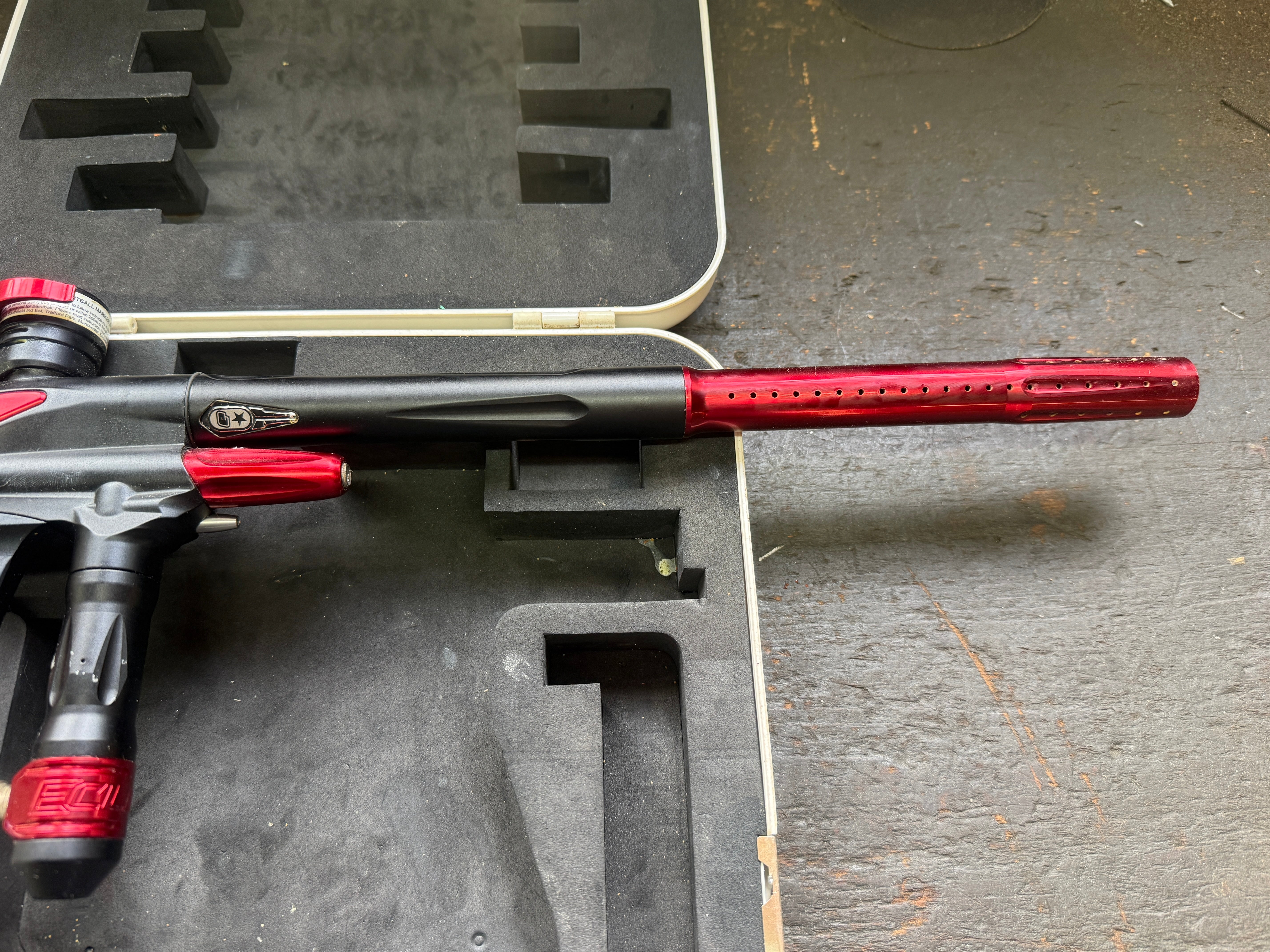 Planet Eclipse Ego 8 - Schwarz / Rot mit Custom SPD 'Dogs of War' Grips (Gebraucht, Ungetestet)